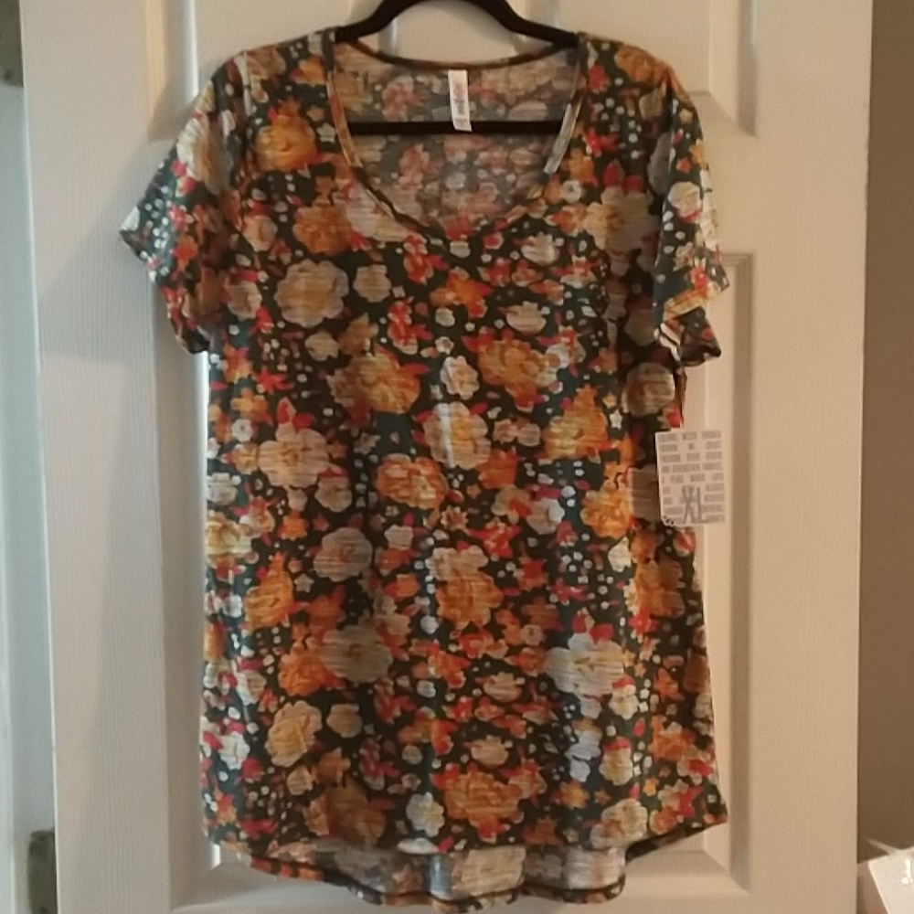 NWT LuLaroe Classic t